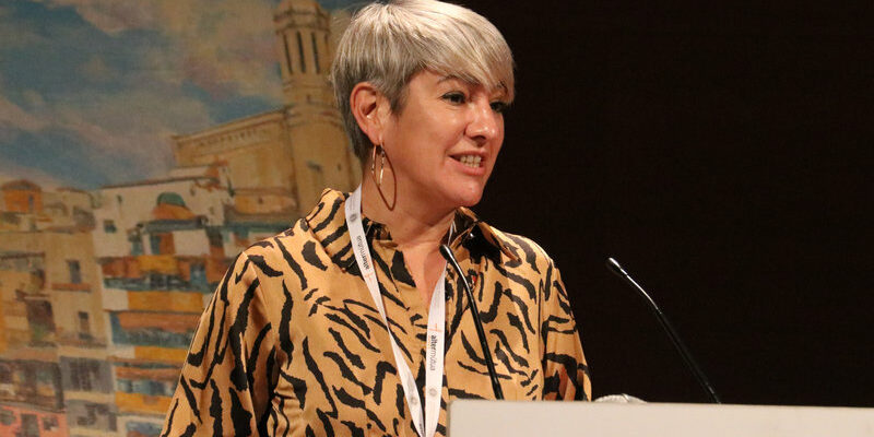 Pla curt de la consellera de Justícia, Lourdes Ciuró, en la seva intervenció en el congrés a Girona aquest dijous 4 de novembre de 2021. (Horitzontal)